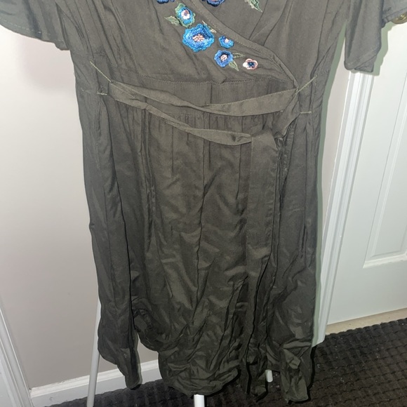 Green dress - Picture 3 of 6